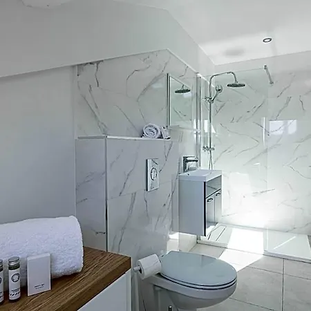Hotel Cozy - Bright Skylight - Center 3*